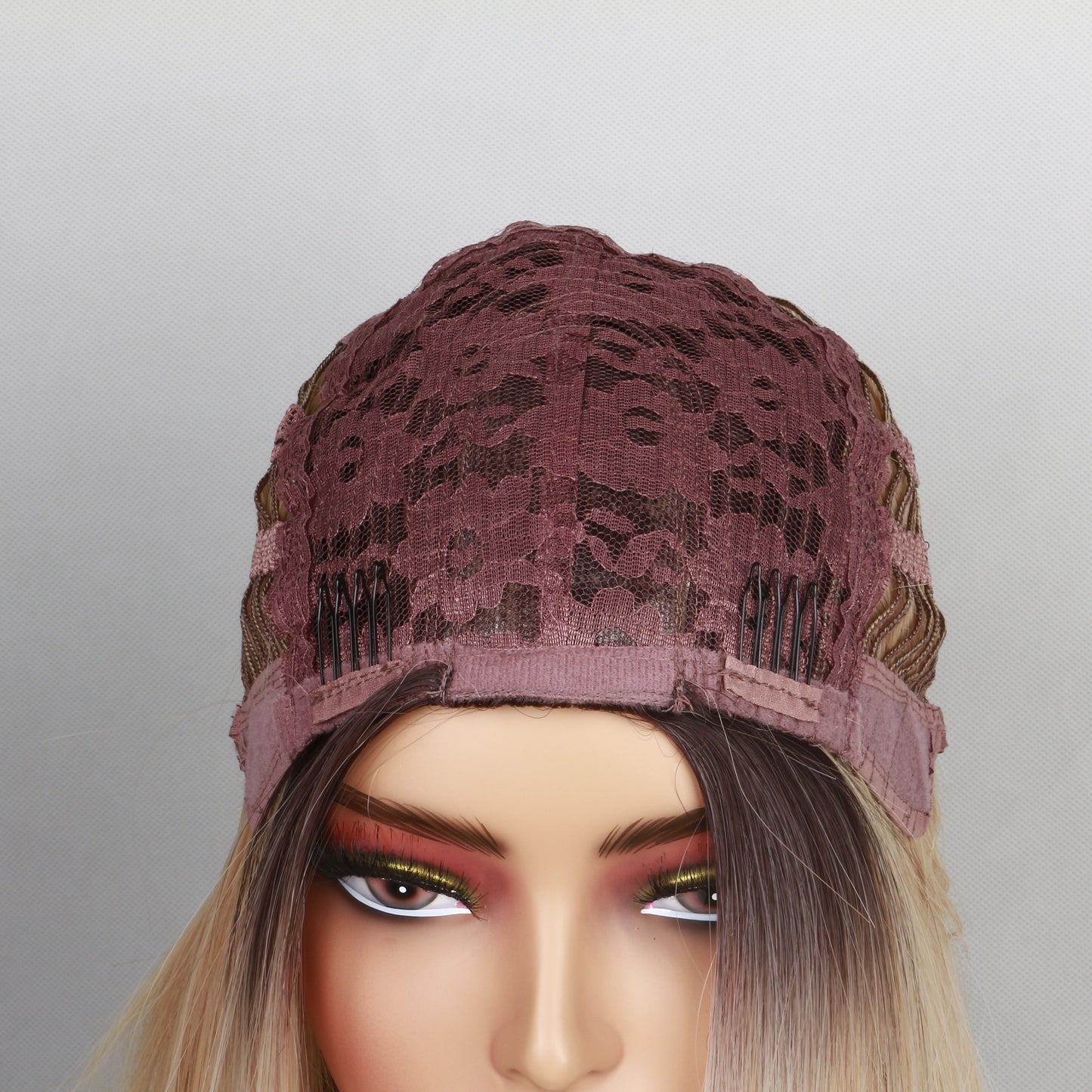 Short Blonde Bob Wig – Shoulder Length Straight Hair with Dark Roots